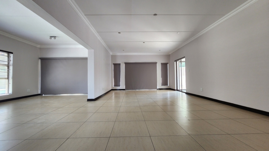 To Let 6 Bedroom Property for Rent in Tuscany Ridge North West